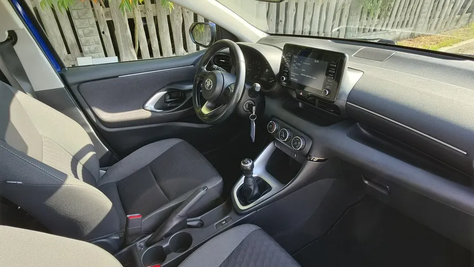 TOYOTA Yaris -
