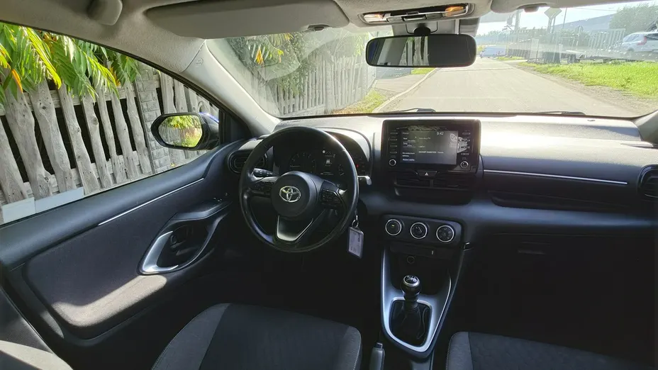 TOYOTA Yaris -
