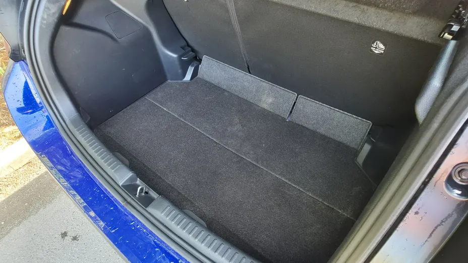 TOYOTA Yaris -