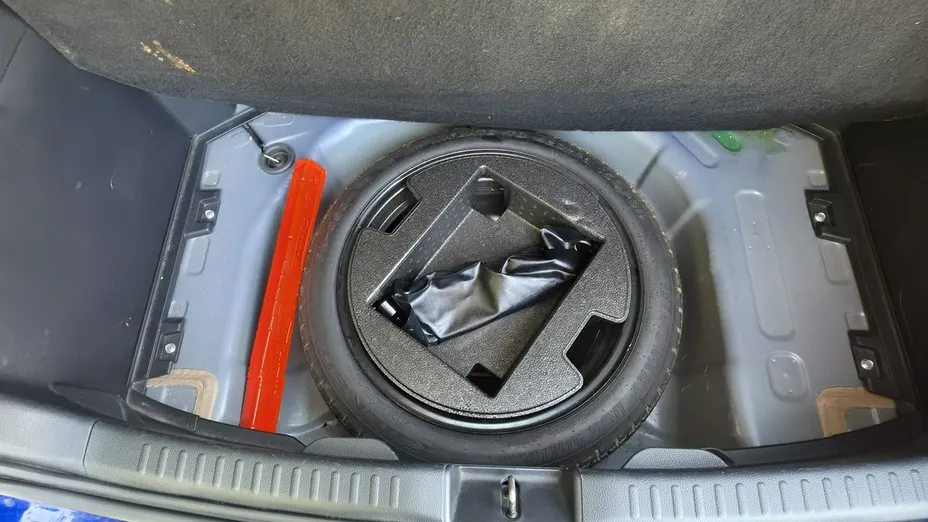 TOYOTA Yaris -