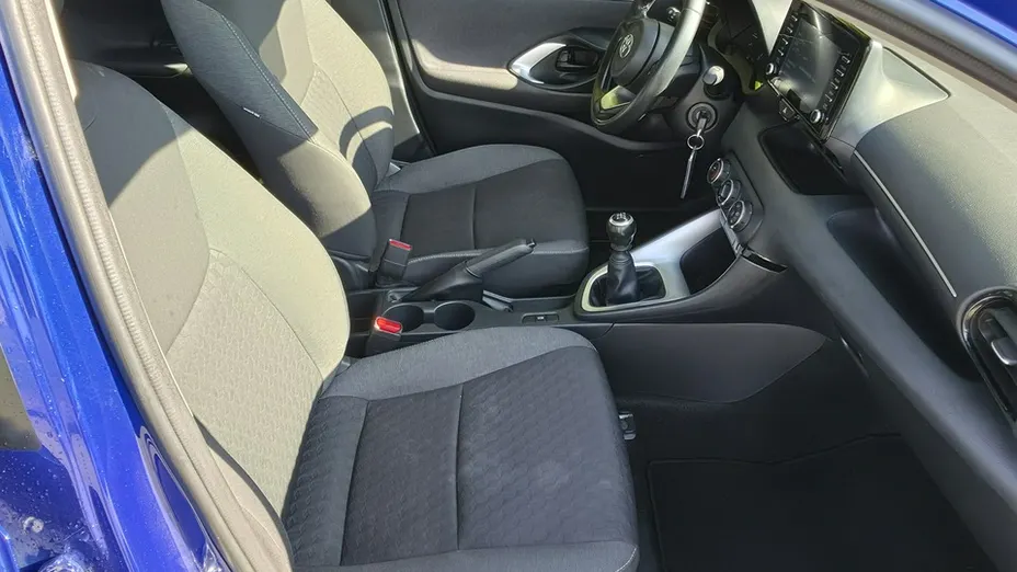 TOYOTA Yaris -