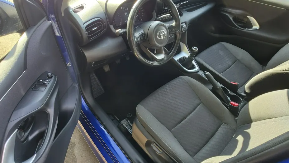 TOYOTA Yaris -