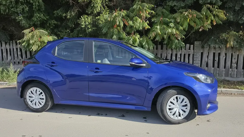 TOYOTA Yaris -
