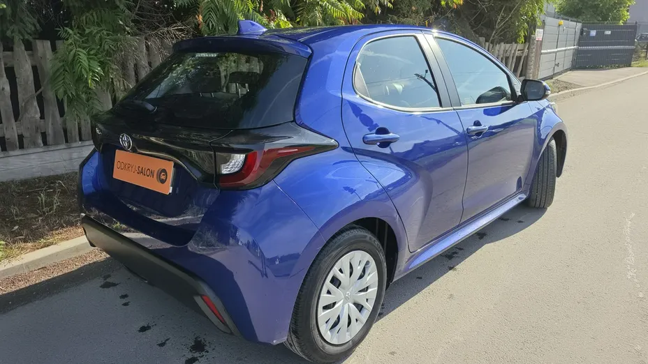 TOYOTA Yaris -