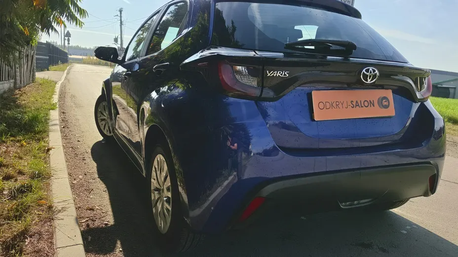 TOYOTA Yaris -