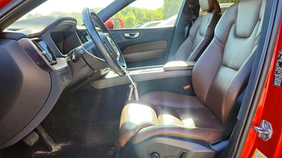 VOLVO XC60 -