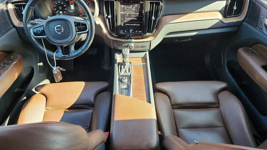 VOLVO XC60 -
