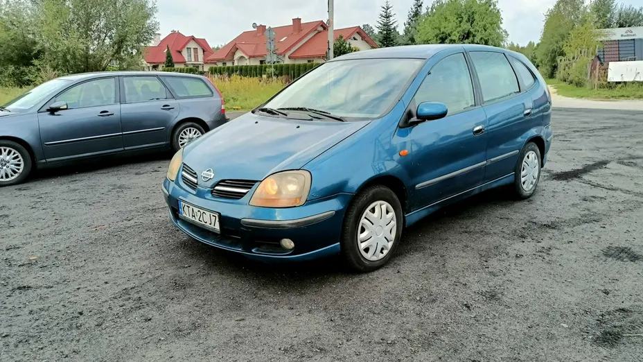 NISSAN Almera Tino -