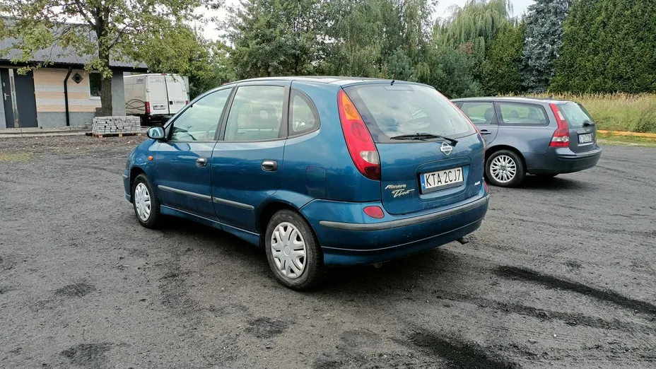NISSAN Almera Tino -