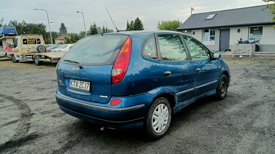 NISSAN Almera Tino -