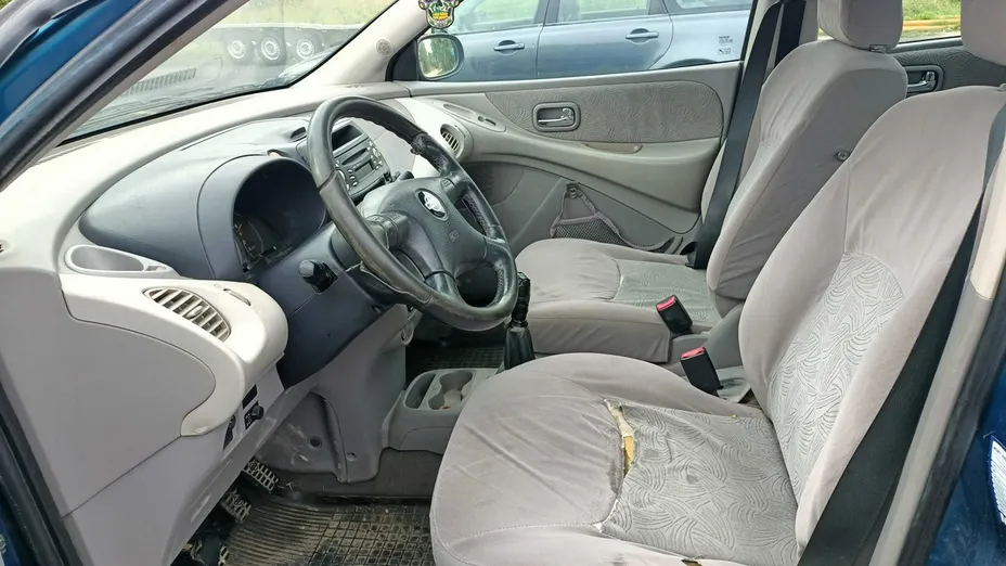 NISSAN Almera Tino -