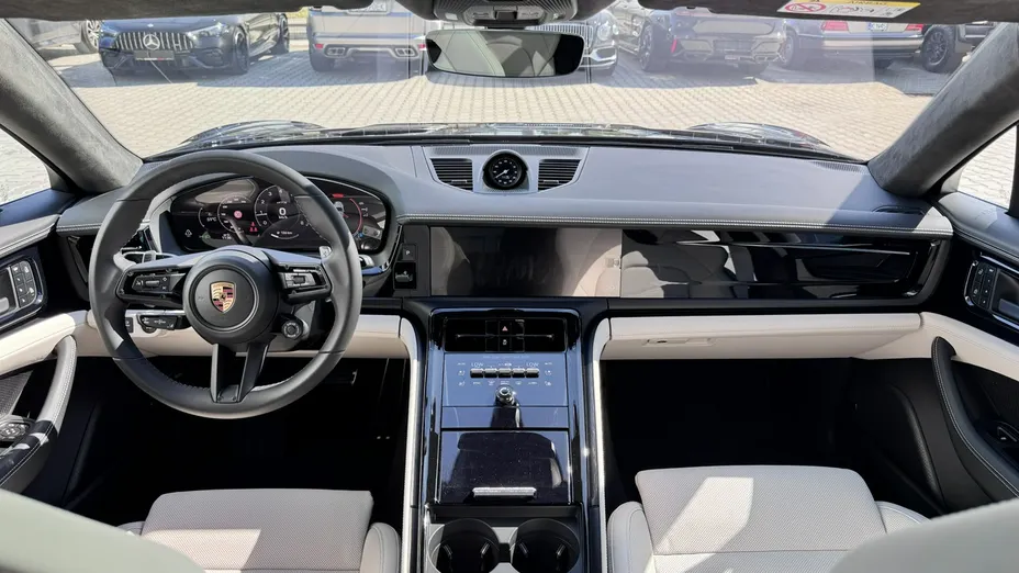 PORSCHE Panamera -