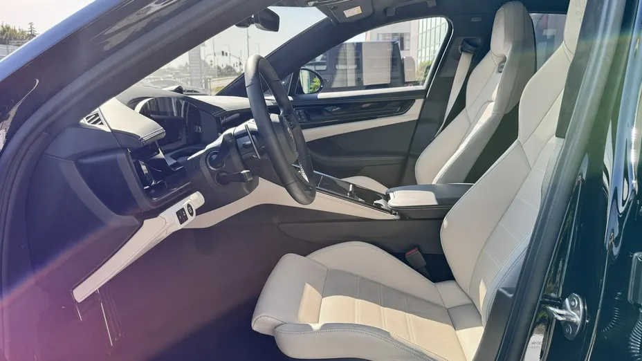 PORSCHE Panamera -