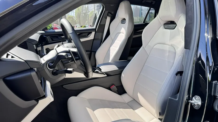 PORSCHE Panamera -