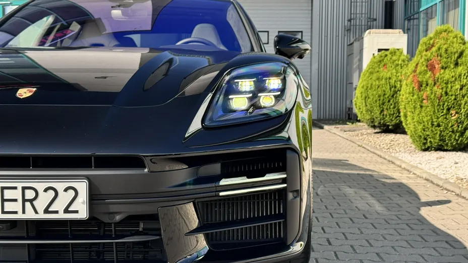 PORSCHE Panamera -