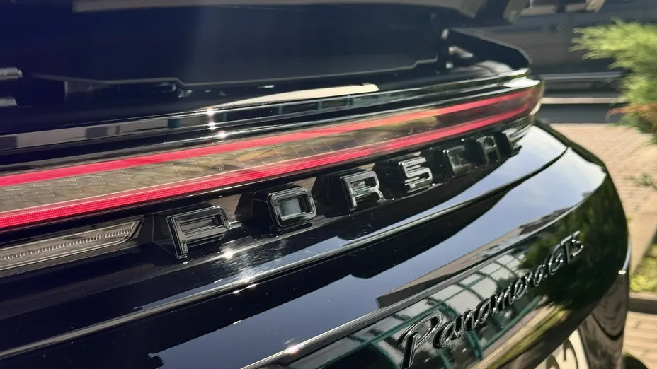 PORSCHE Panamera -