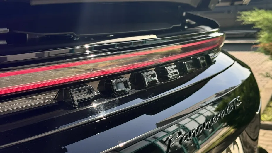 PORSCHE Panamera -