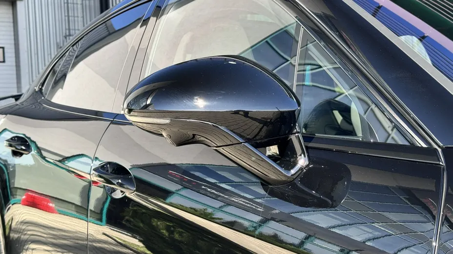 PORSCHE Panamera -