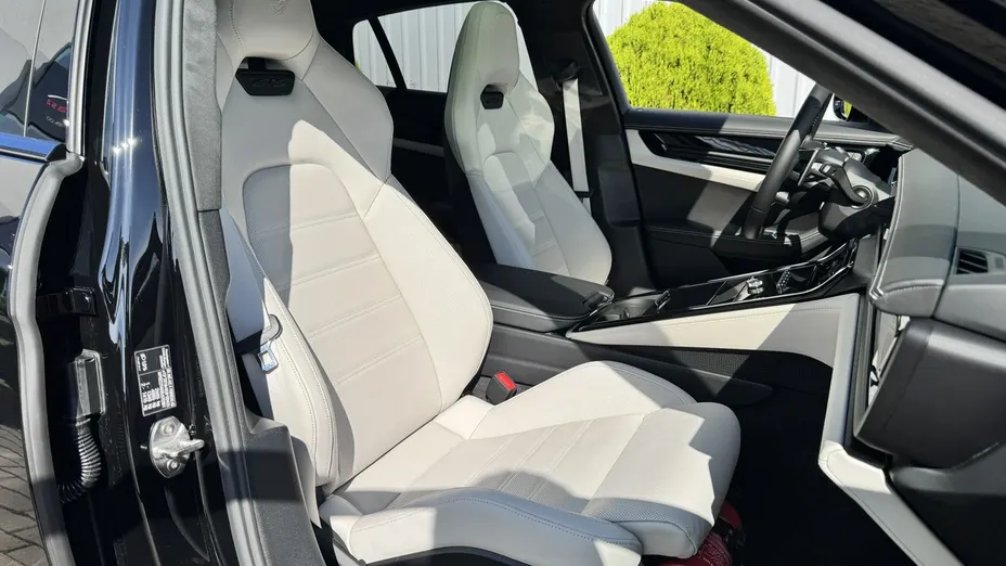 PORSCHE Panamera -
