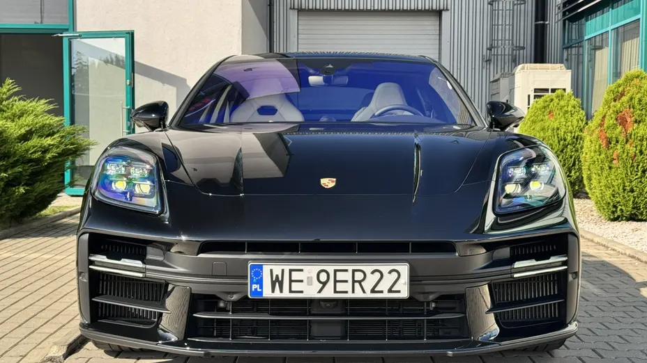 PORSCHE Panamera -