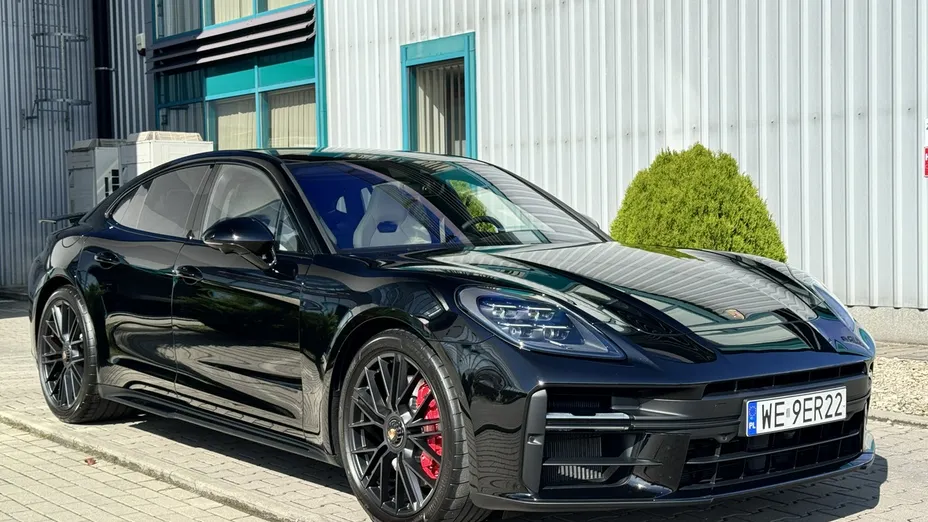 PORSCHE Panamera -