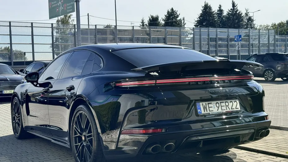 PORSCHE Panamera -