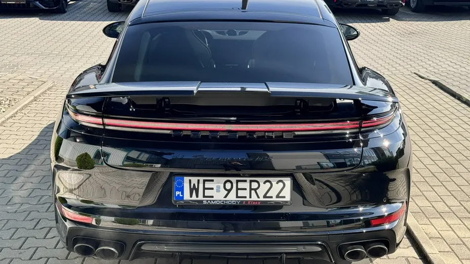 PORSCHE Panamera -