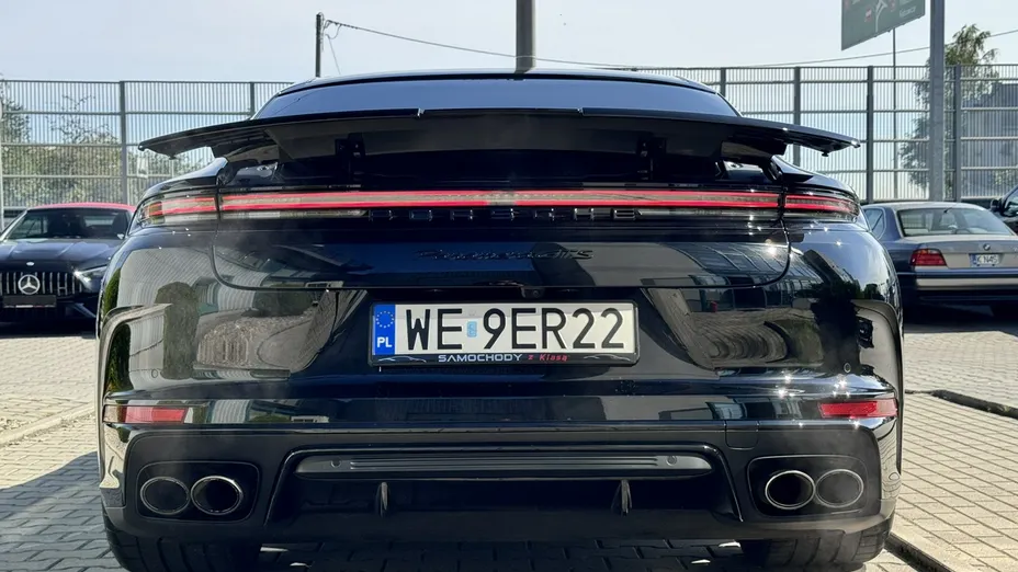 PORSCHE Panamera -