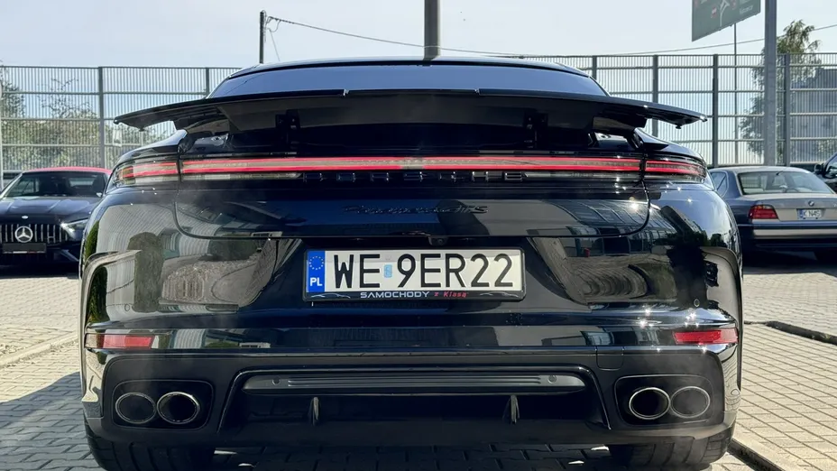 PORSCHE Panamera -
