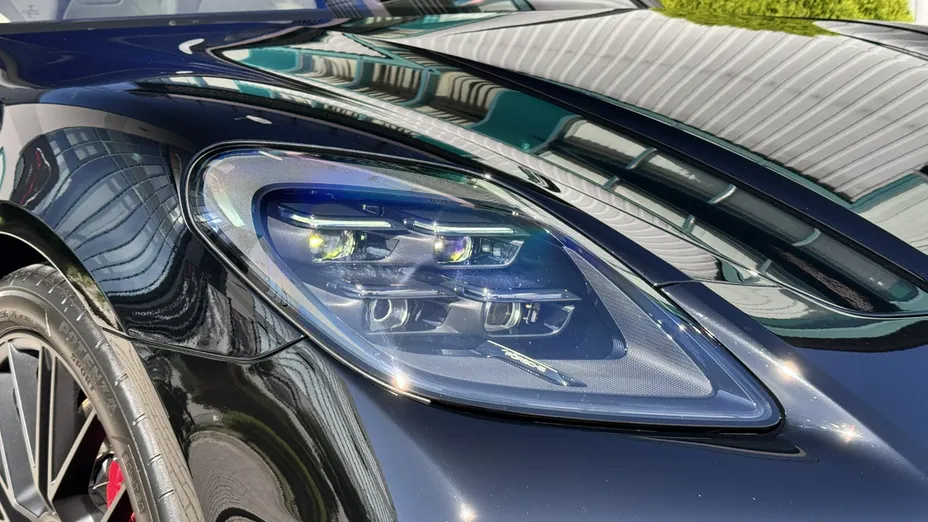 PORSCHE Panamera -