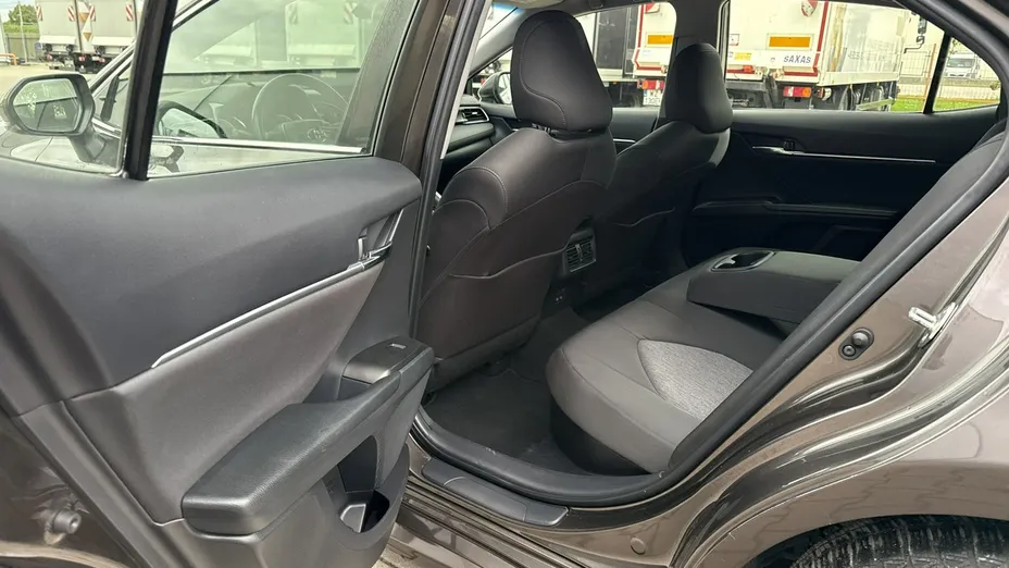 TOYOTA Camry -
