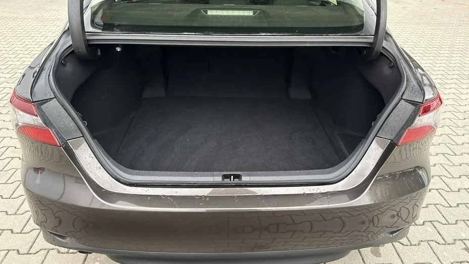 TOYOTA Camry -