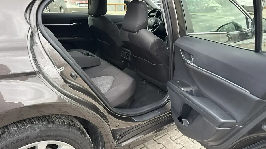 TOYOTA Camry -