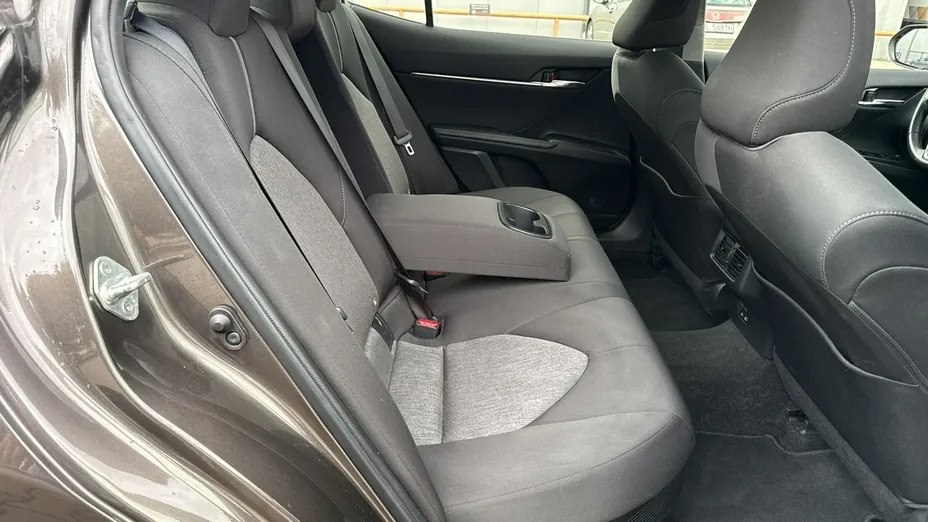 TOYOTA Camry -