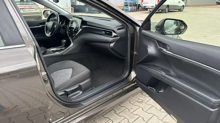 TOYOTA Camry -
