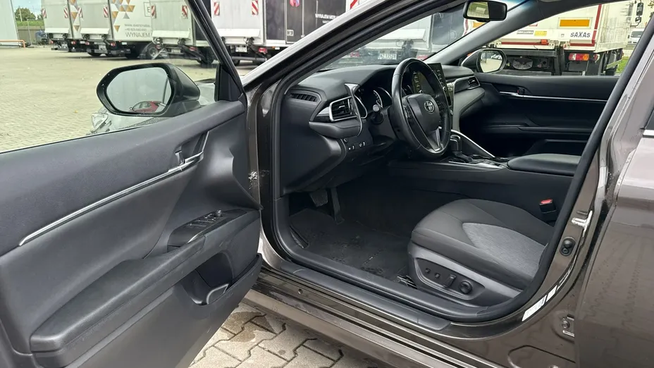 TOYOTA Camry -