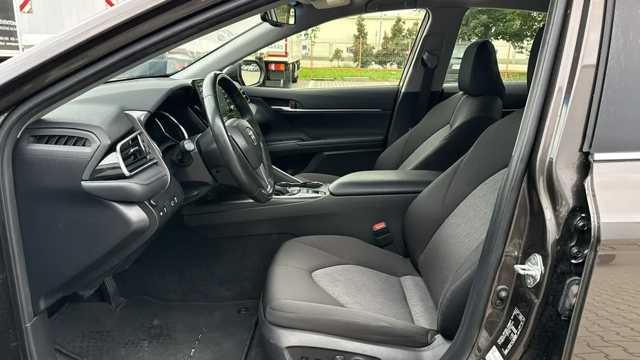 TOYOTA Camry -