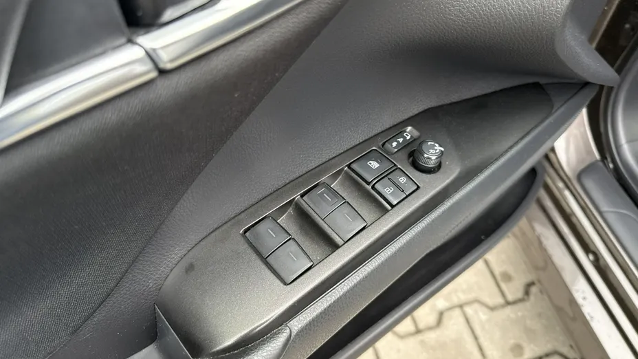 TOYOTA Camry -