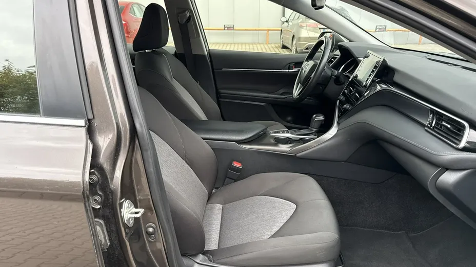 TOYOTA Camry -