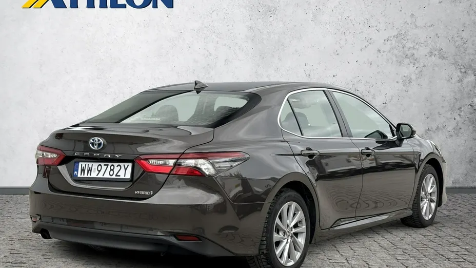 TOYOTA Camry -