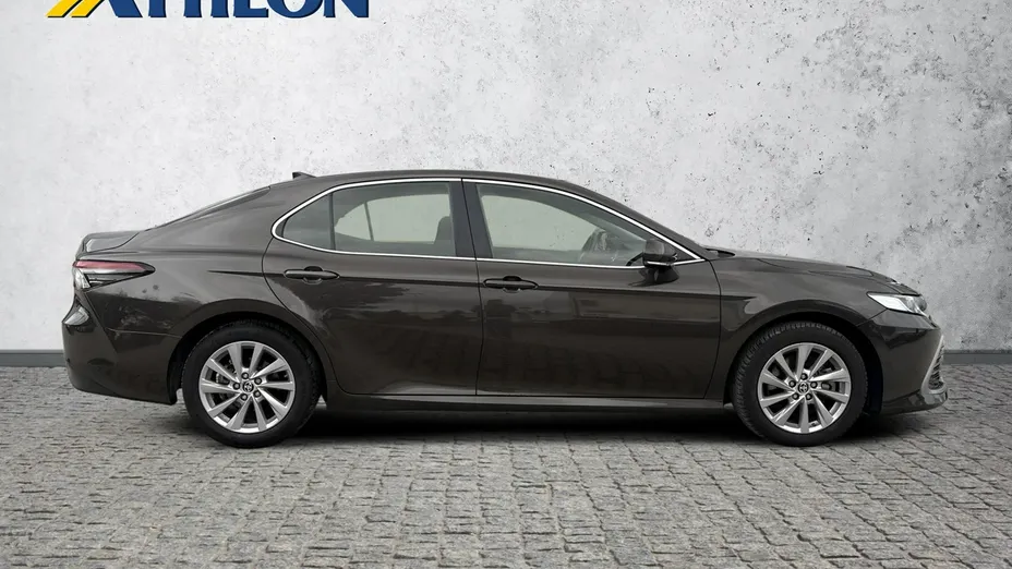 TOYOTA Camry -