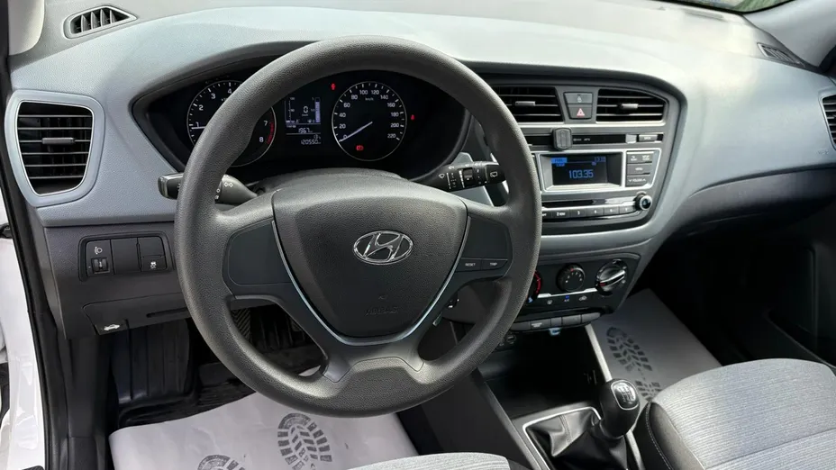 HYUNDAI i20 -