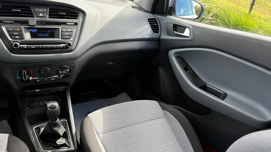 HYUNDAI i20 -