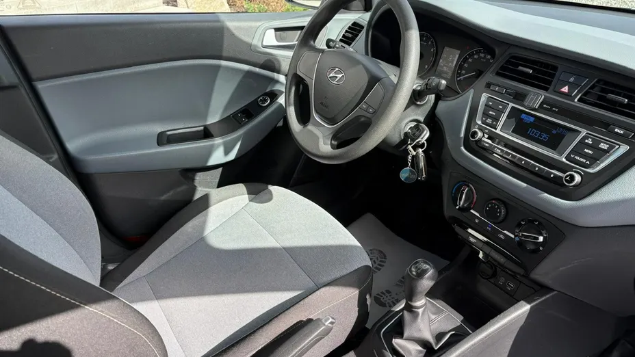 HYUNDAI i20 -