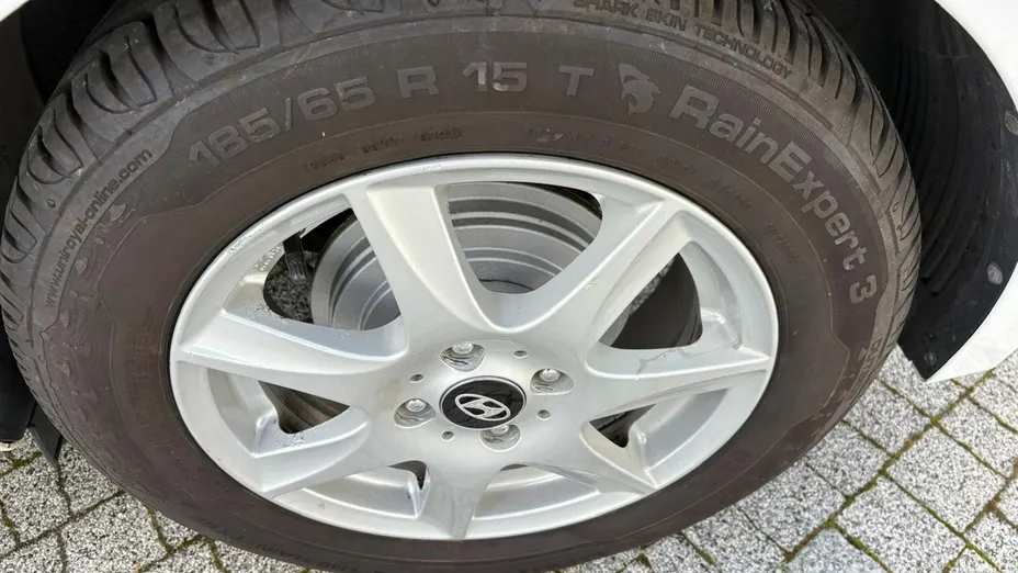 HYUNDAI i20 -