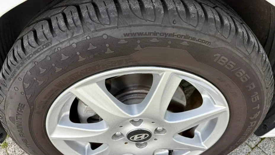 HYUNDAI i20 -