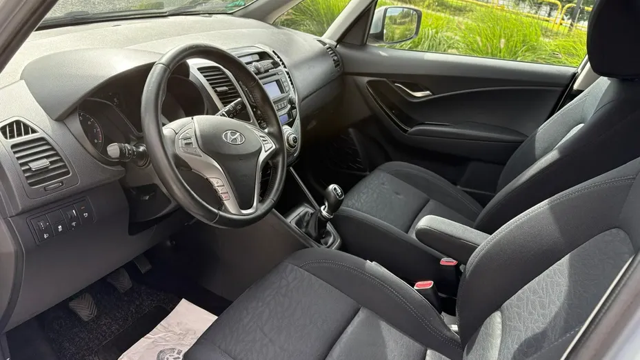 HYUNDAI i20 -