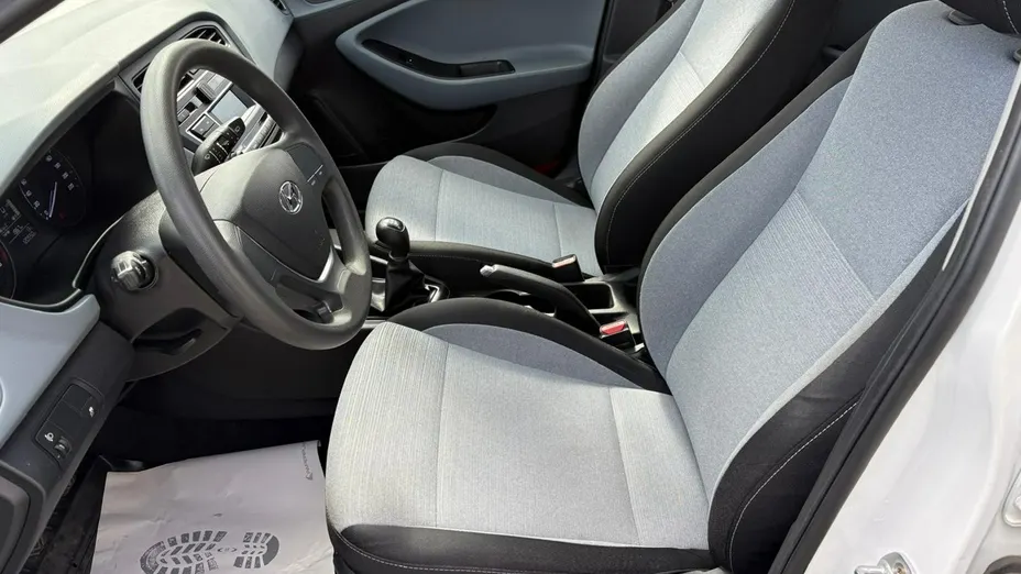HYUNDAI i20 -