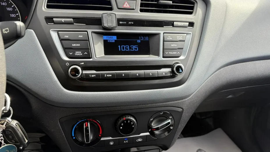 HYUNDAI i20 -