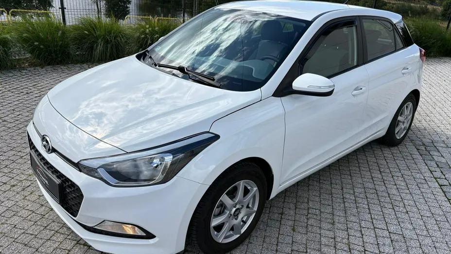 HYUNDAI i20 -
